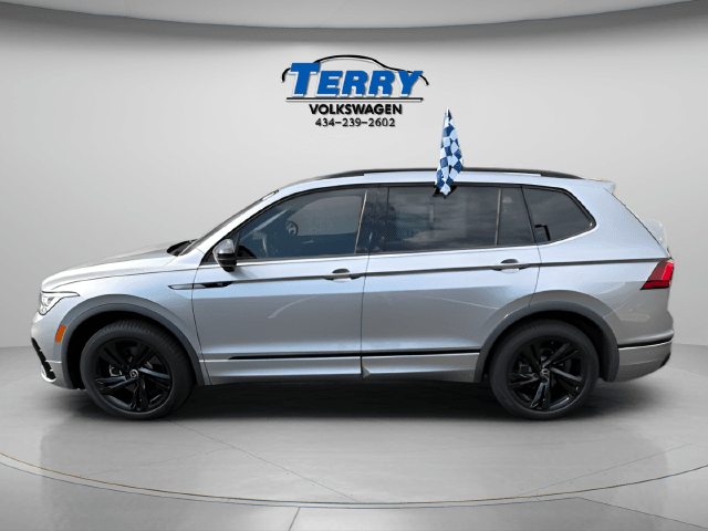 Pre-Owned 2024 Volkswagen Tiguan 2.0T SE R-Line Black - photo - 2