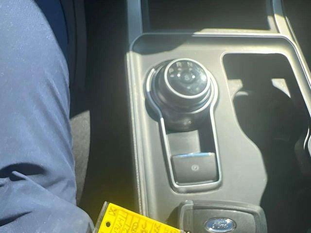 Pre-Owned 2021 Ford Edge SE - photo - 13