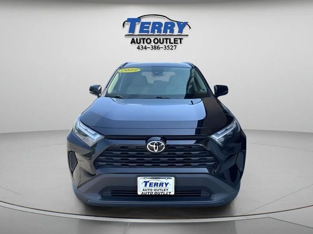 Pre-Owned 2022 Toyota RAV4 XLE - photo - 2