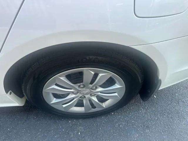 Pre-Owned 2012 Hyundai Sonata GLS - photo - 16
