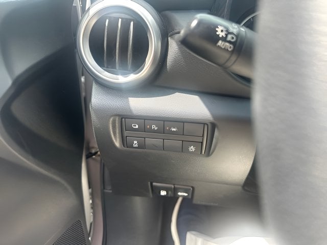 Pre-Owned 2025 Nissan Versa 1.6 S - photo - 5