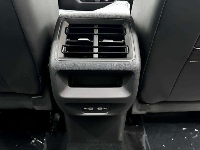 Pre-Owned 2026 Volkswagen Tiguan SE R-Line Black - photo - 14