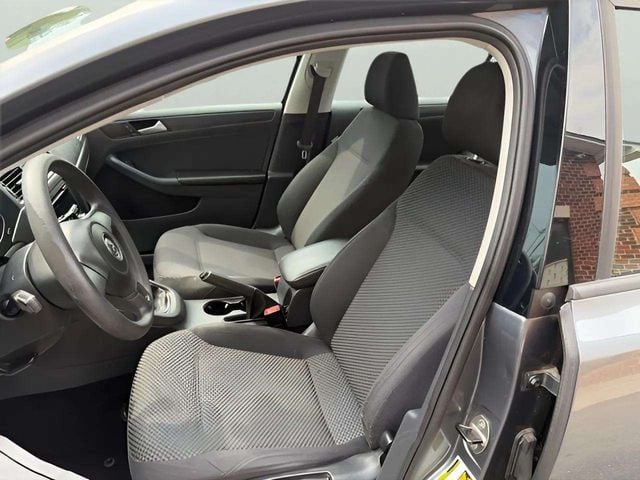 Pre-Owned 2014 Volkswagen Jetta 2.0L S - photo - 6