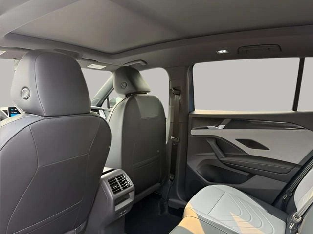 New 2026 Volkswagen Tiguan 2.0T SE R-Line Black - photo - 6