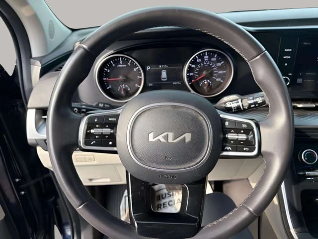 Pre-Owned 2024 Kia Carnival LX - photo - 28