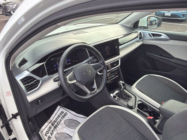 Pre-Owned 2025 Volkswagen Taos 1.5T SE - photo - 3