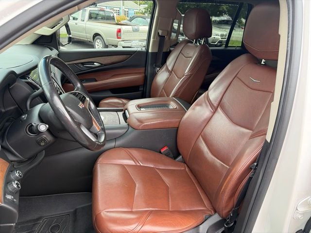 Pre-Owned 2019 Cadillac Escalade Luxury - photo - 2