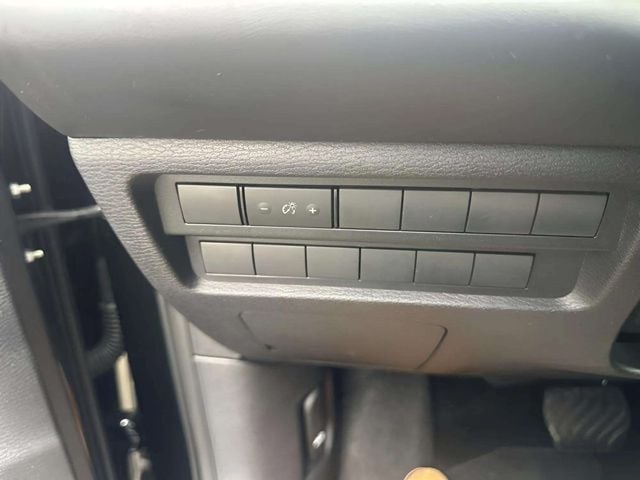 Pre-Owned 2025 Mitsubishi Outlander ES - photo - 4