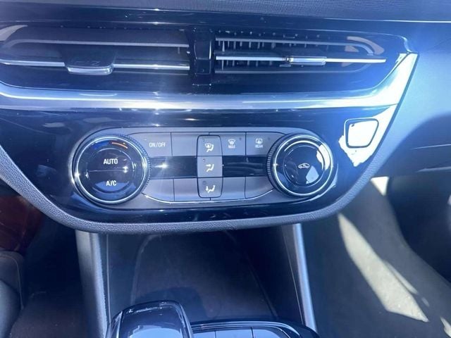 Pre-Owned 2025 Buick Envista Sport Touring - photo - 13