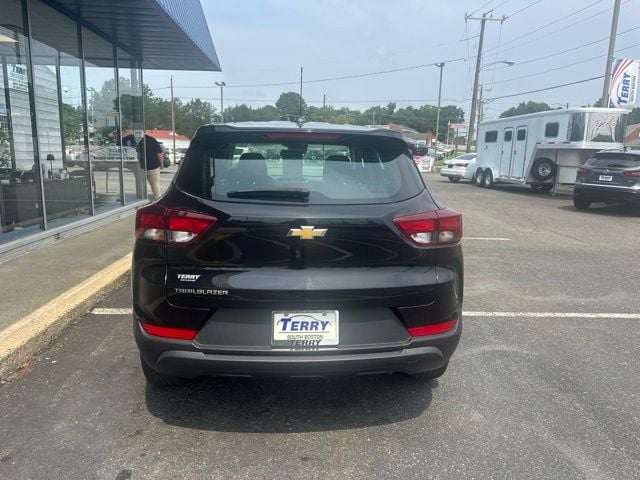 Pre-Owned 2023 Chevrolet TrailBlazer LS - photo - 3
