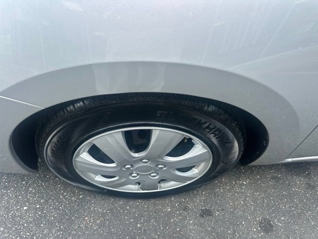 Pre-Owned 2025 Nissan Versa 1.6 S - photo - 14