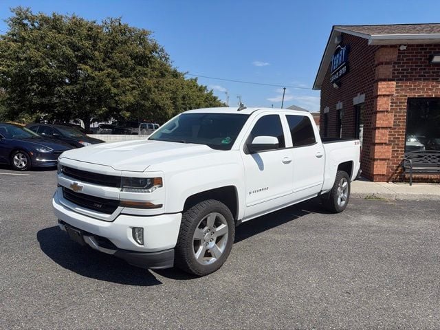 Pre-Owned 2018 Chevrolet Silverado 1500 LT - photo - 1