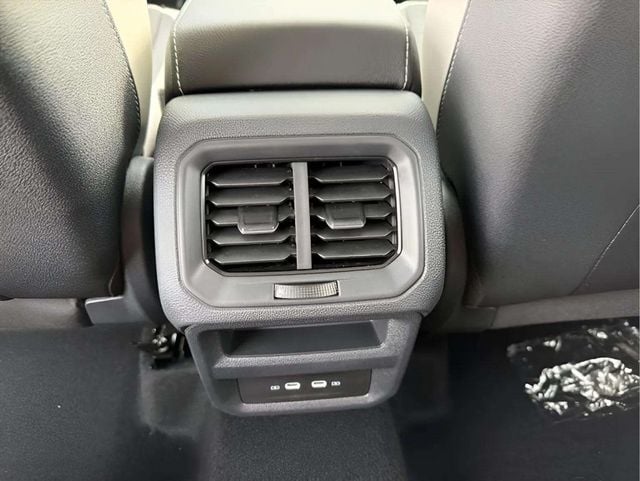 New 2026 Volkswagen Taos 1.5T SE - photo - 9