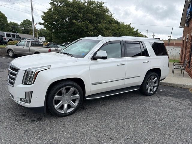 Pre-Owned 2019 Cadillac Escalade Luxury - photo - 1