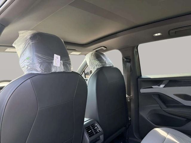 New 2026 Volkswagen Tiguan 2.0T SE R-Line Black - photo - 6
