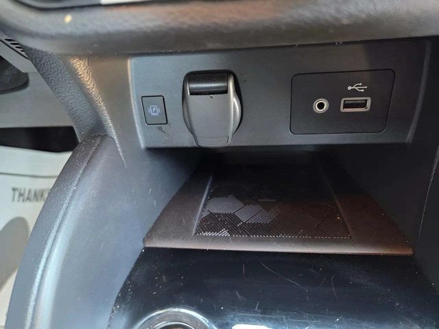 Pre-Owned 2025 Nissan Versa 1.6 SV - photo - 4