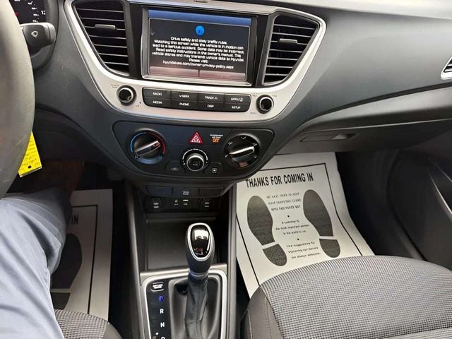 Pre-Owned 2022 Hyundai Accent SEL - photo - 13
