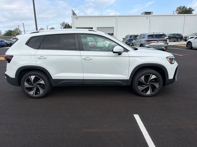 Pre-Owned 2025 Volkswagen Taos 1.5T SE - photo - 0