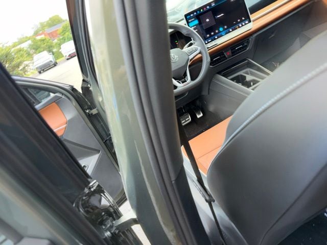New 2026 Volkswagen Tiguan 2.0T SEL R-Line Turbo - photo - 6