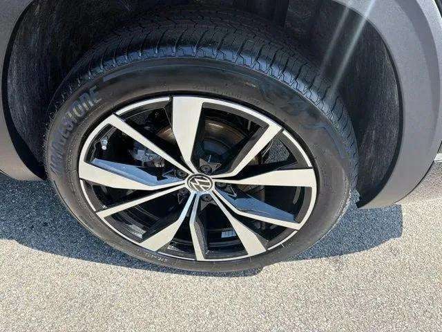 New 2026 Volkswagen Atlas 2.0T SEL Premium R-Line - photo - 9