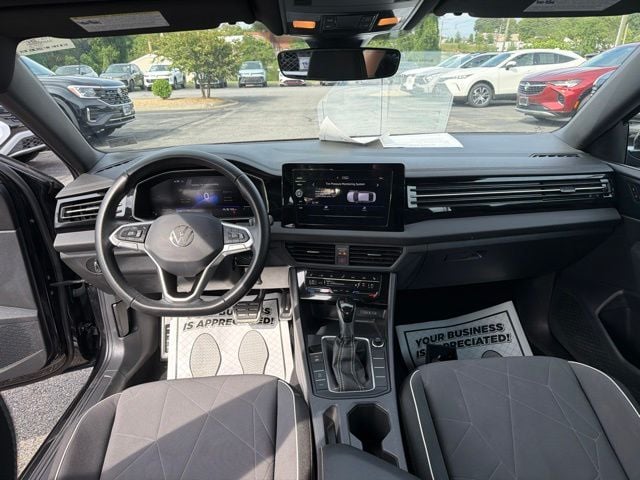 Pre-Owned 2025 Volkswagen Jetta 1.5T Sport - photo - 8