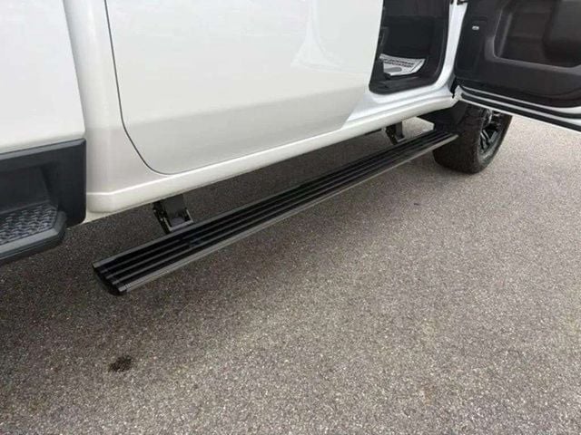 Pre-Owned 2023 Chevrolet Silverado 2500HD High Country - photo - 35
