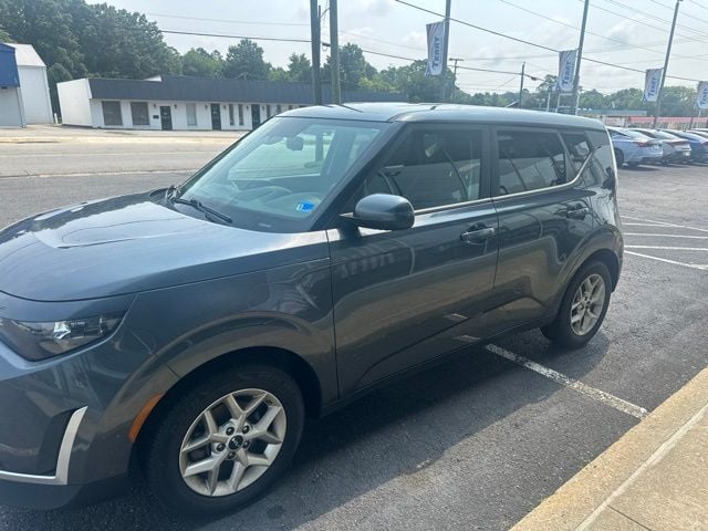 Pre-Owned 2024 Kia Soul LX - photo - 2