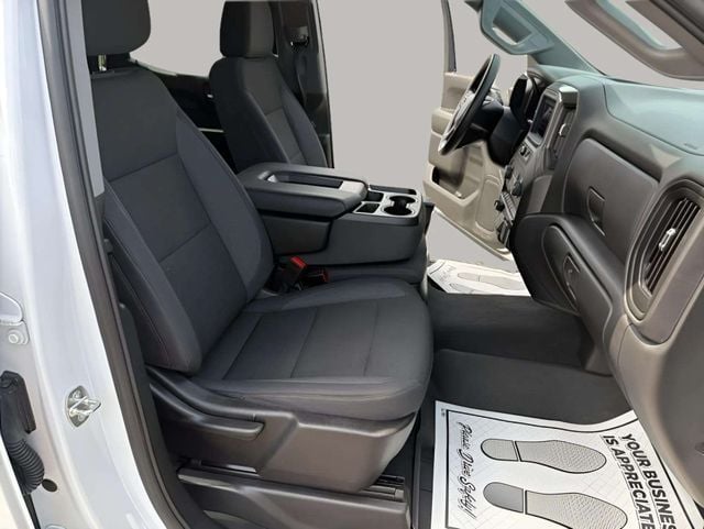 Pre-Owned 2024 Chevrolet Silverado 1500 Custom - photo - 4