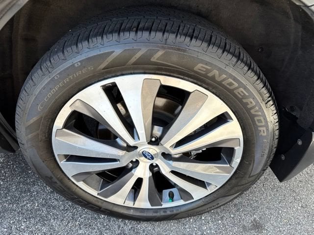 Pre-Owned 2022 Subaru Ascent Limited - photo - 11
