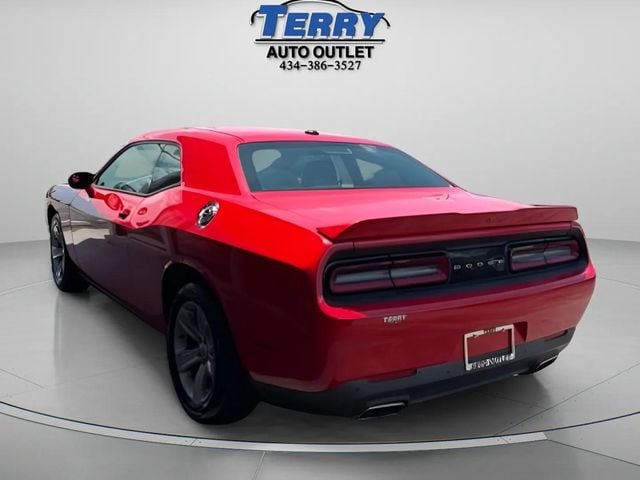 Pre-Owned 2021 Dodge Challenger SXT - photo - 4