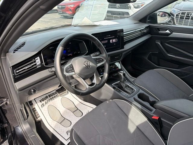 Pre-Owned 2025 Volkswagen Jetta 1.5T Sport - photo - 3