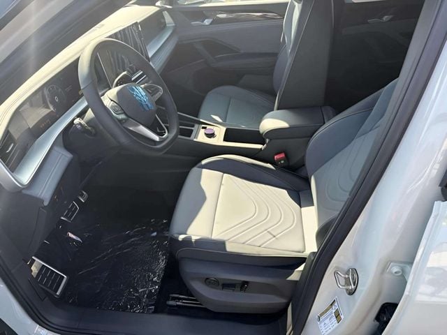 New 2026 Volkswagen Tiguan 2.0T SE R-Line Black - photo - 5