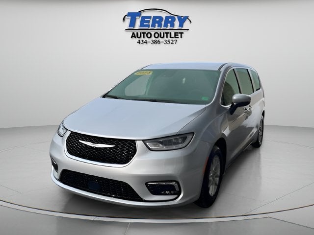 2023 Chrysler Pacifica Touring L Photo in Lynchburg VA 24502