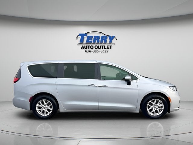 2023 Chrysler Pacifica Touring L Photo in Lynchburg VA 24502