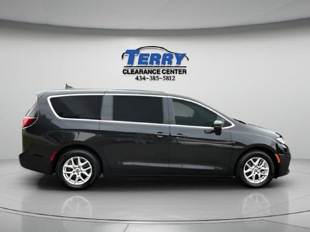 2023 Chrysler Pacifica Touring L Photo in Lynchburg VA 24502