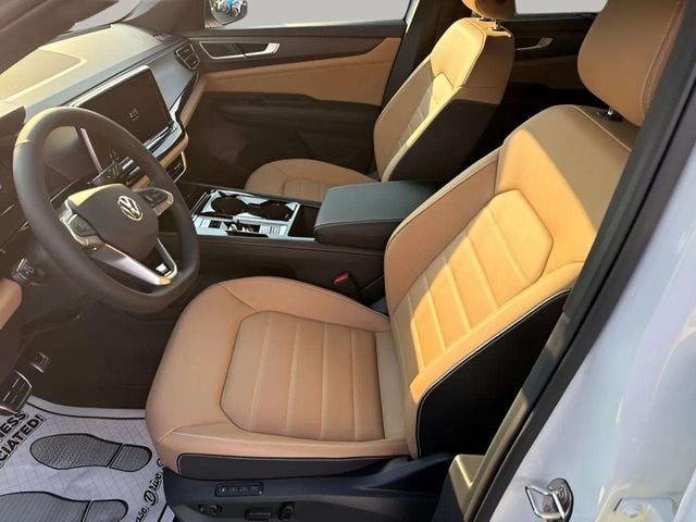 2026 Volkswagen Atlas Cross Sport SEL R-Line Black Photo in Forest VA 24551
