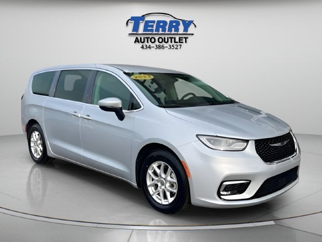 2023 Chrysler Pacifica Touring L Photo in Lynchburg VA 24502