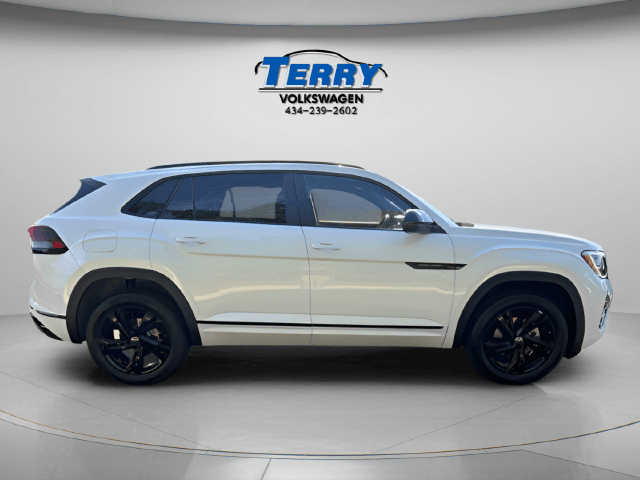 2026 Volkswagen Atlas Cross Sport SEL R-Line Black Photo in Forest VA 24551
