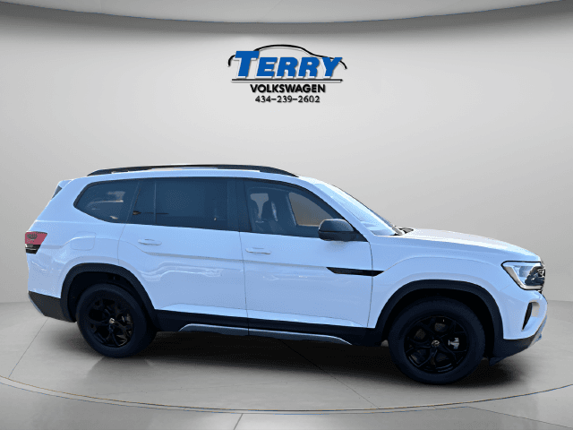 2025 Volkswagen Atlas 2.0T Peak Edition Photo in Forest VA 24551