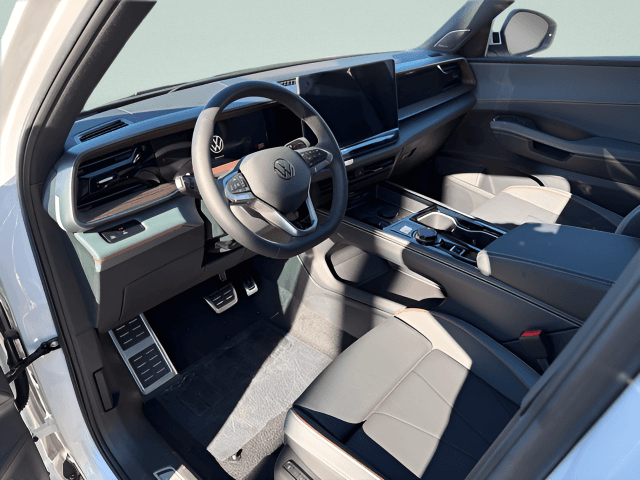 2027 Volkswagen Atlas SEL Premium R-Line Photo in Forest VA 24551